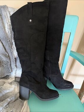 Women's Black Suede Knee-High Heeled Boots